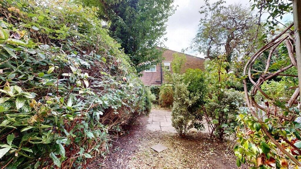 2 bedroom maisonette for rent