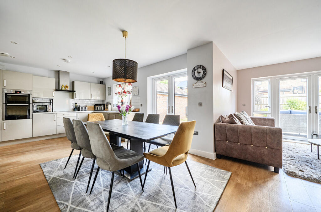 House in Arborfield Green, Arborfield Green Lakeside, Barkham - View 5