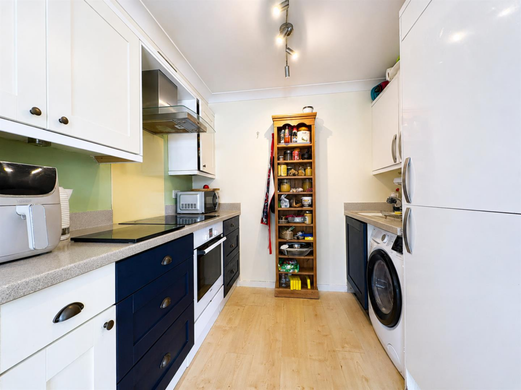 Apartment in Welwyn Hatfield, Mardleybury, Woolmer Green - View 5