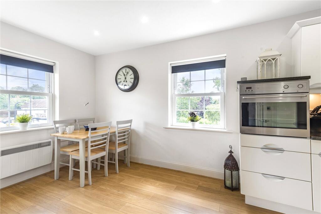 Donnington Elms, Oxford Road, Donnington, Newbury, RG14 photo 3