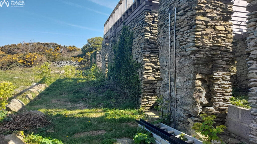 House in Amlwch, Ynys Môn / Isle of Anglesey - More