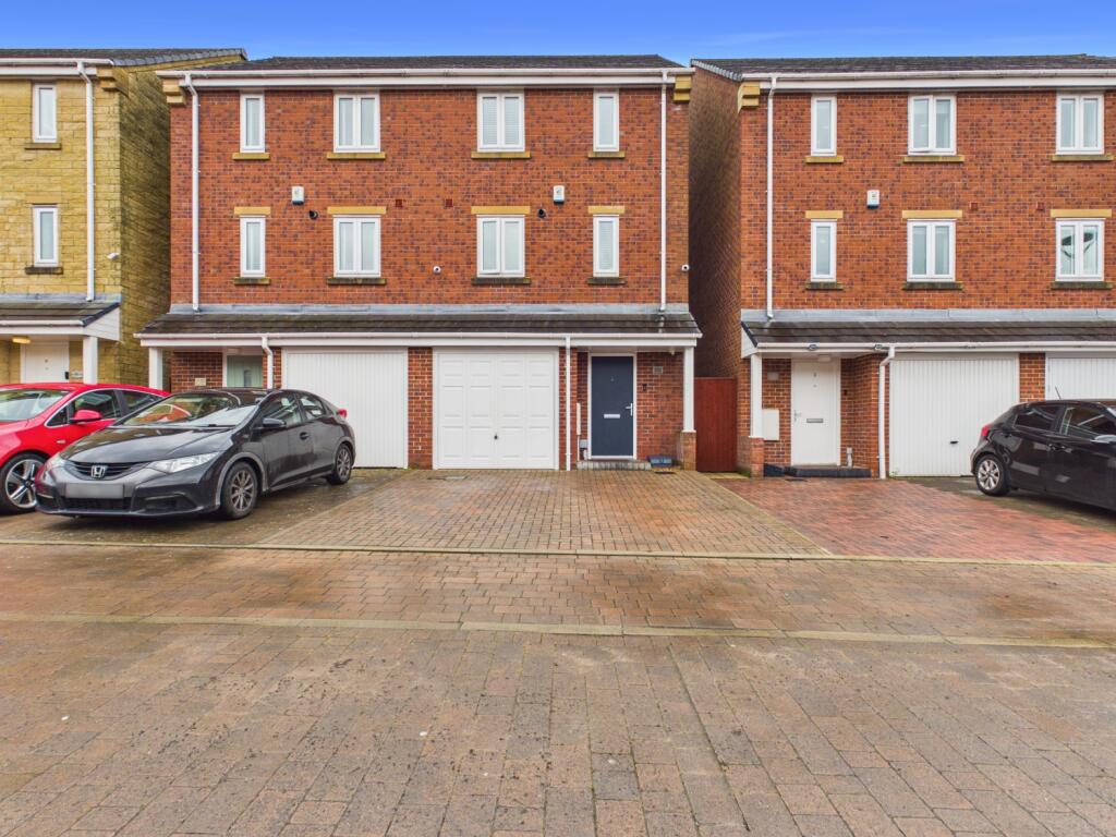 Main image of property: 40 Ashby Gardens, Hyde, SK14 3EY