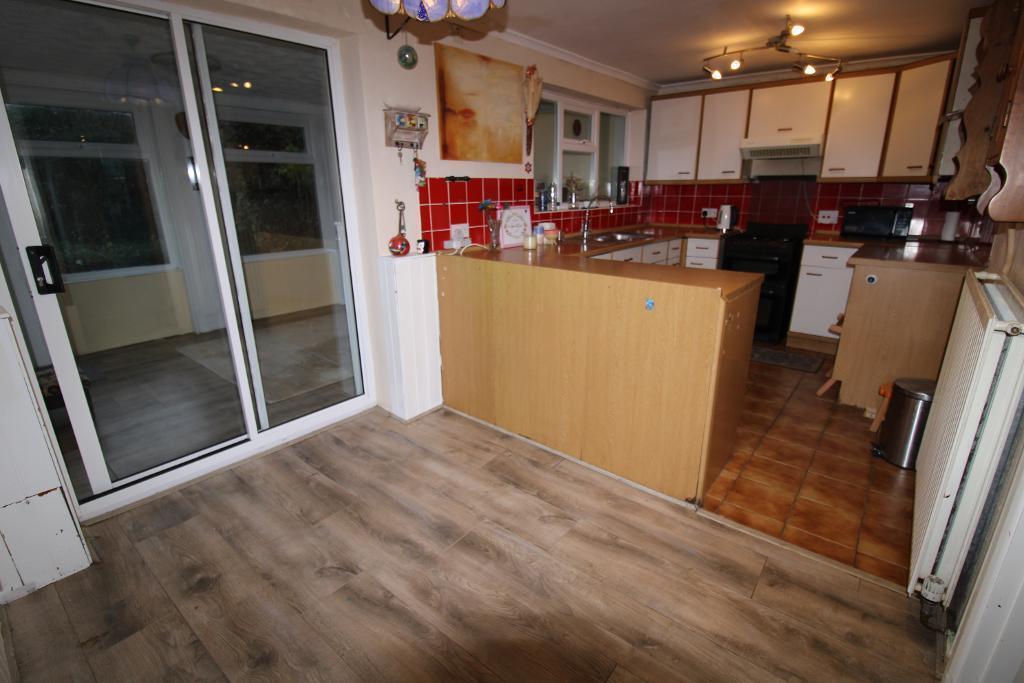 Shaftesbury Crescent, Bletchley, Milton Keynes, Buckinghamshire, MK3 6LH photo 3
