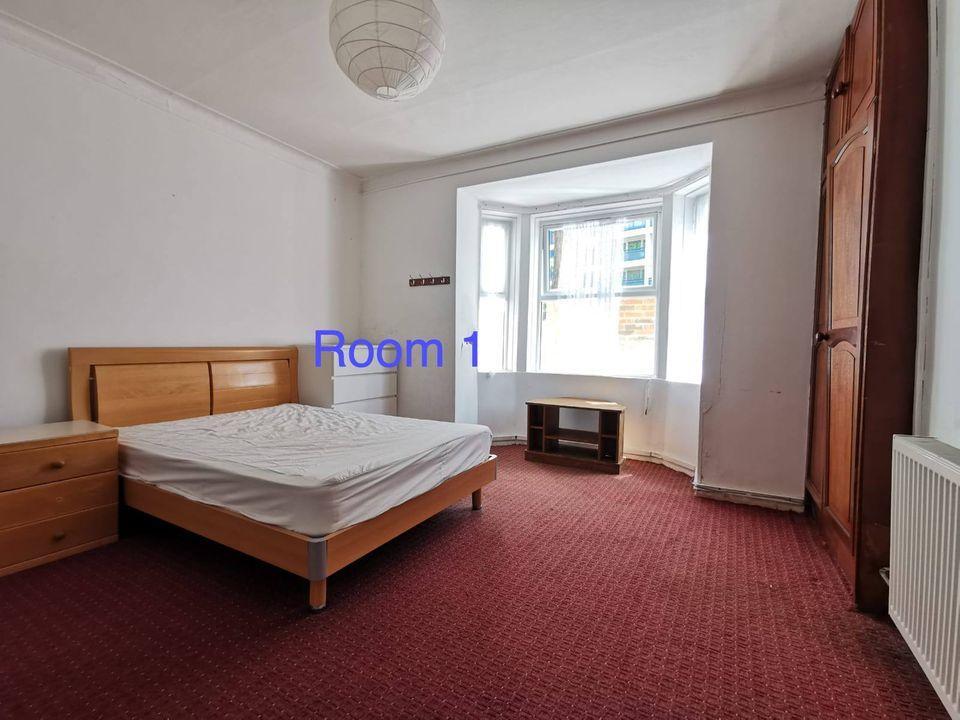 Main image of property: Burdett Road, Mile End, London, E14 7DQ