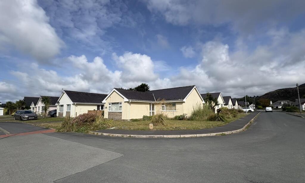 Main image of property: Cefn Y Gader, Morfa Bychan, Porthmadog