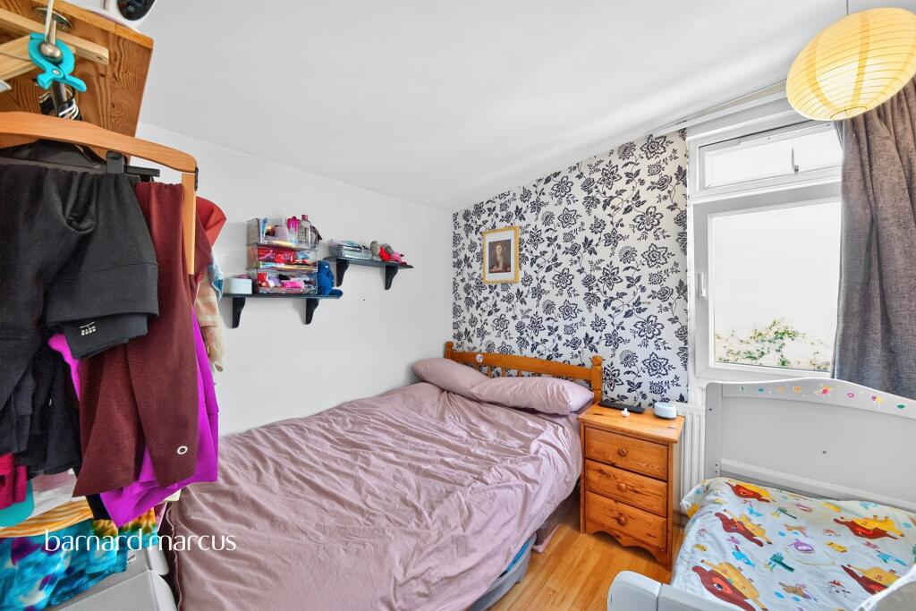 Apartment in London, Whetstone - View 4