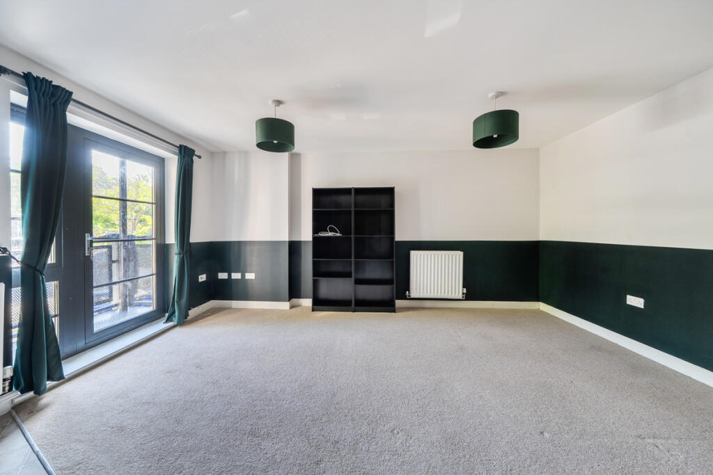 Apartment in Rushmoor, Hampshire - More