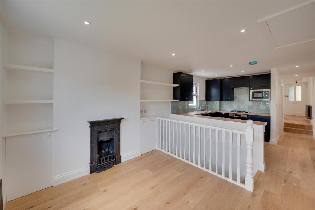 2 bedroom maisonette for rent