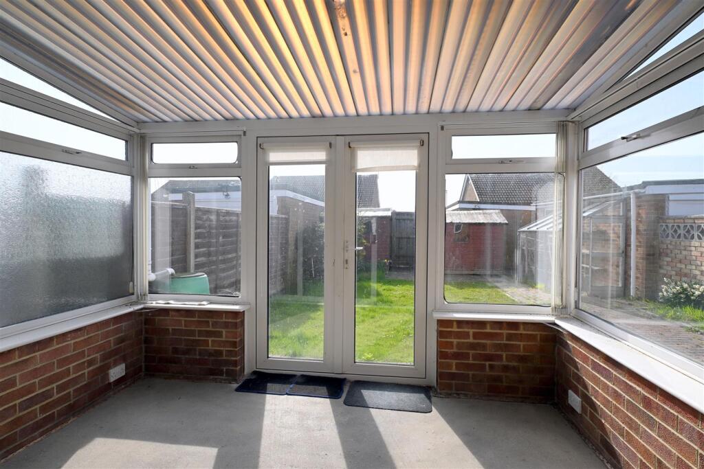 Tolkien Road, Langney, Eastbourne photo 5