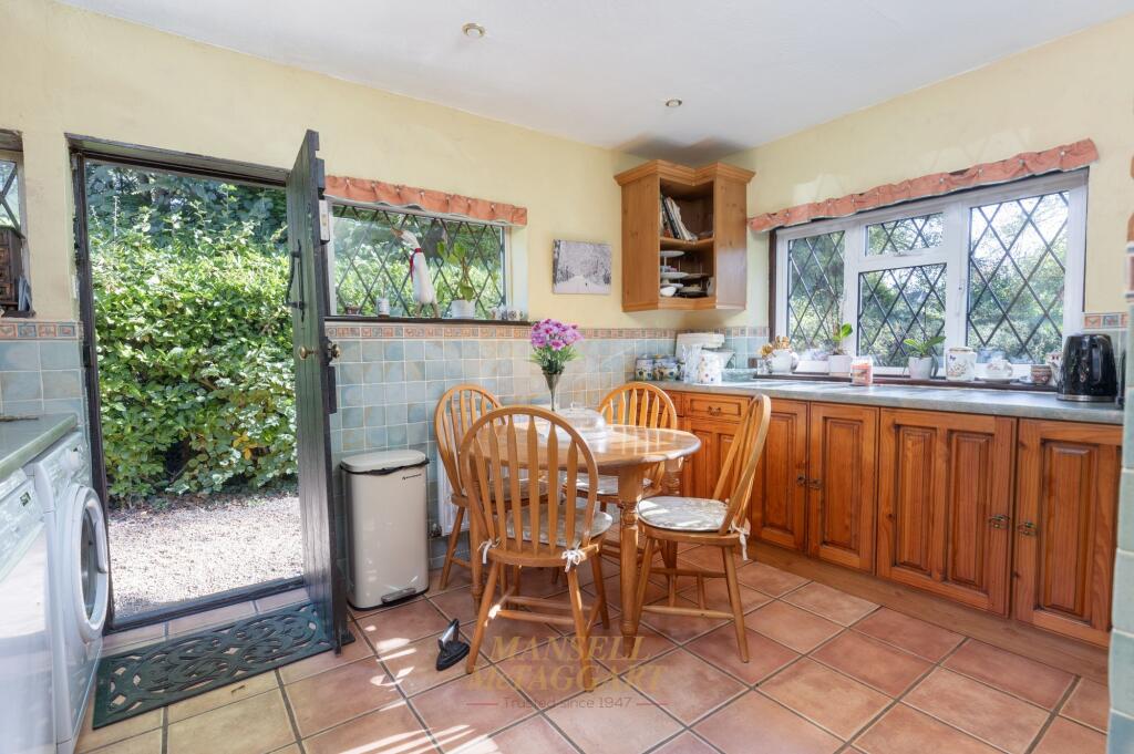 House in Tandridge, Felbridge - View 3