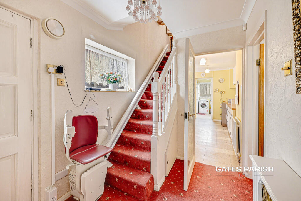 Helford Way, Upminster, RM14 photo 3