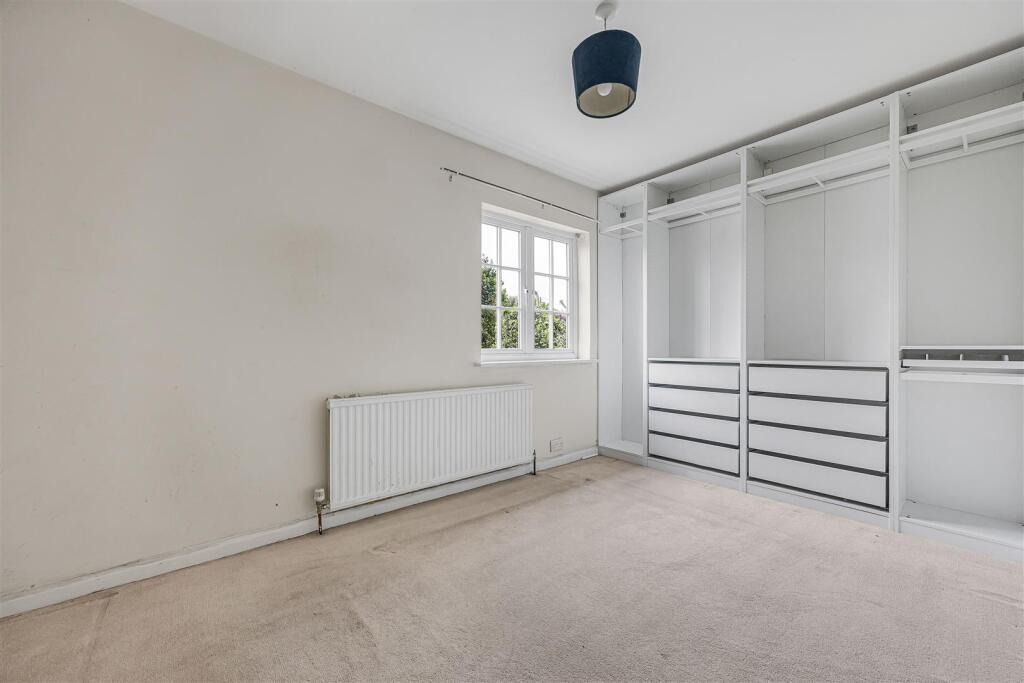 House in Maidenhead, Windsor and Maidenhead - More