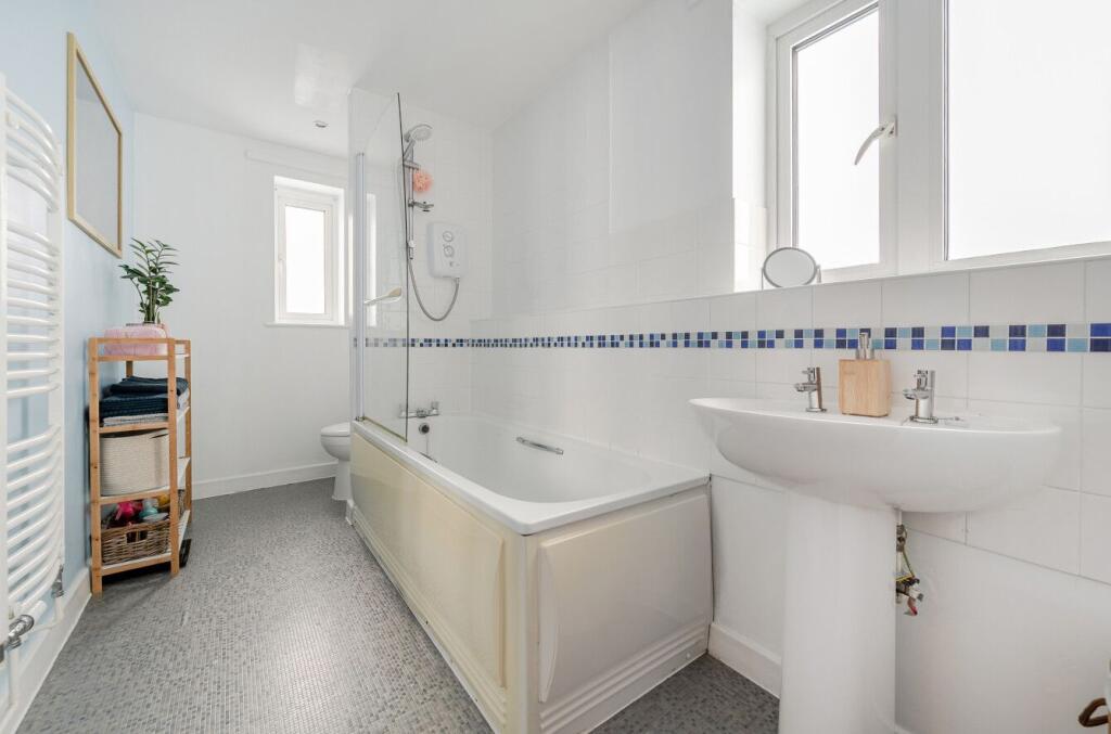 Apartment in Milton Keynes - View 5