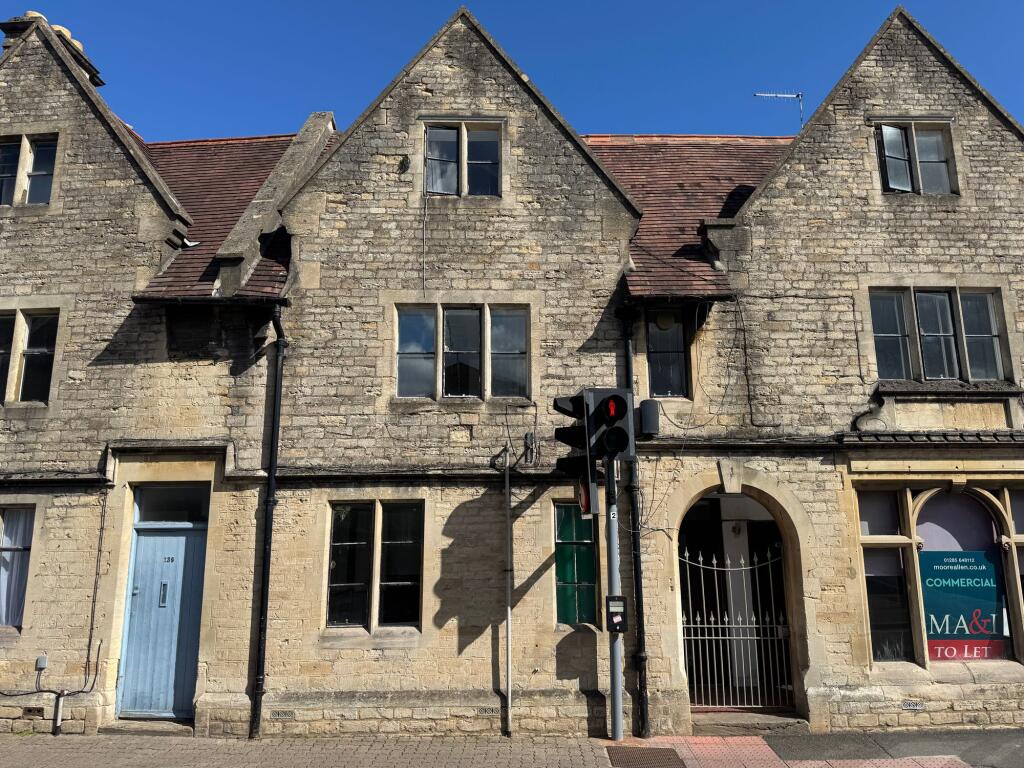 Main image of property: Cricklade Street, Cirencester, GL7