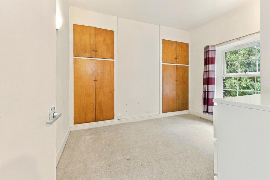 House in Huddersfield - View 5