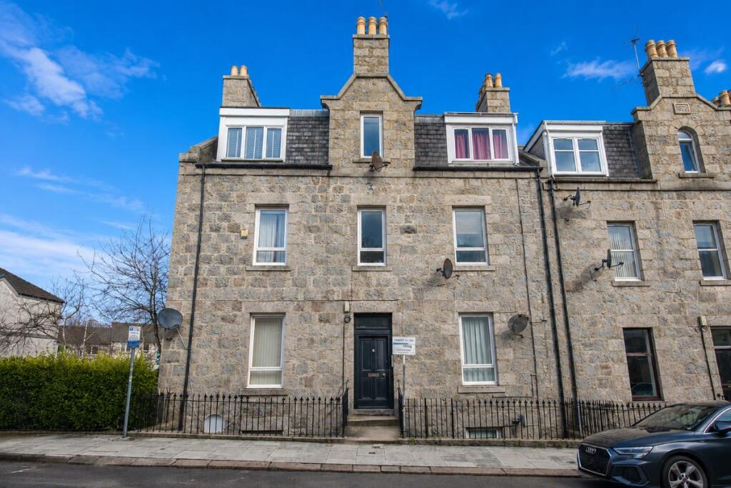 Main image of property: Attic Floor Right, 18 Ferryhill Terrace, Aberdeen, Aberdeen City, AB11 6SQ