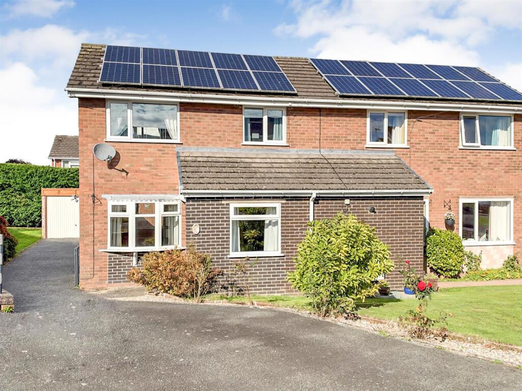 3-bed semi-detached on Friars Avenue, Oswestry, £199,995