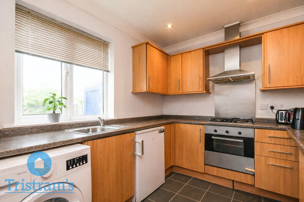 Elstree Drive, Beechdale photo 4