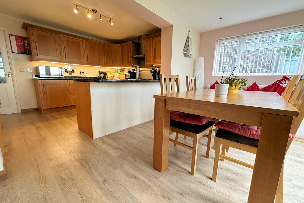 Kilmiston Drive, Portchester photo 4
