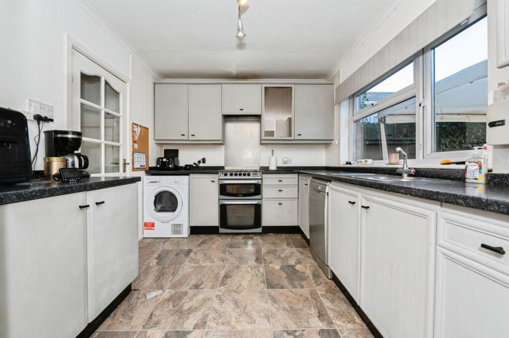 House in Thurrock, Essex - View 3