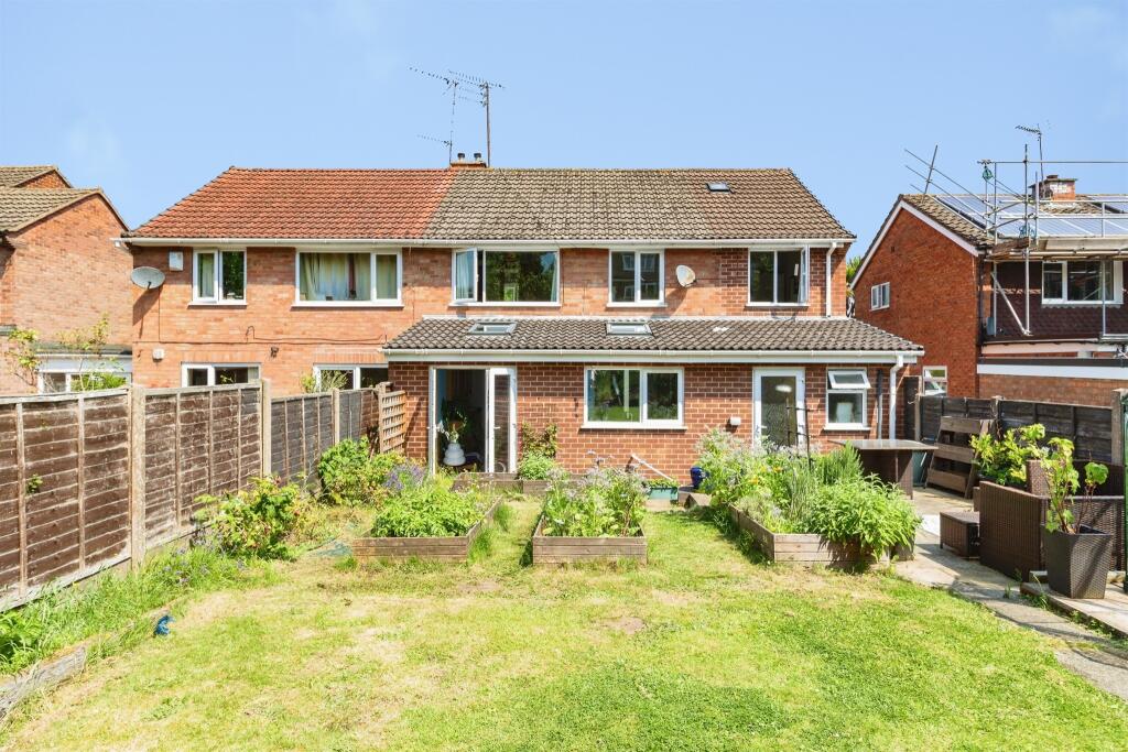 House in Stoke-on-Trent - View 4