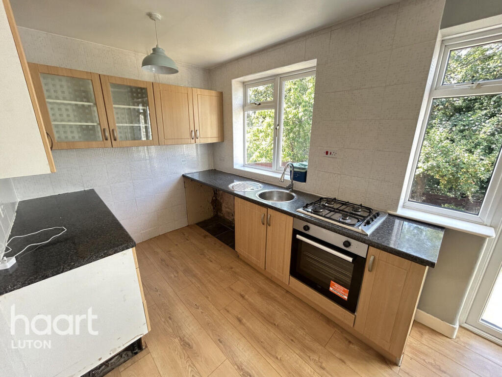 House in Luton - View 3