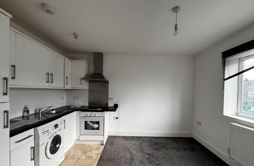 Flat 3, 139-141 Havant Road, Drayton, Portsmouth, PO6 2AA photo 2