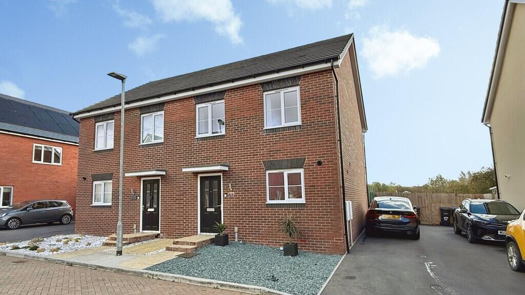 3-bed semi-detached on Callum Way, Westbury, £280,000