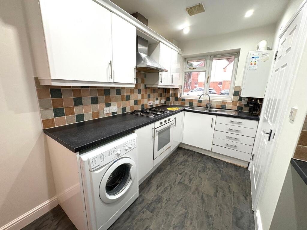 Dam Mill Close, Codsall, WV8 photo 3