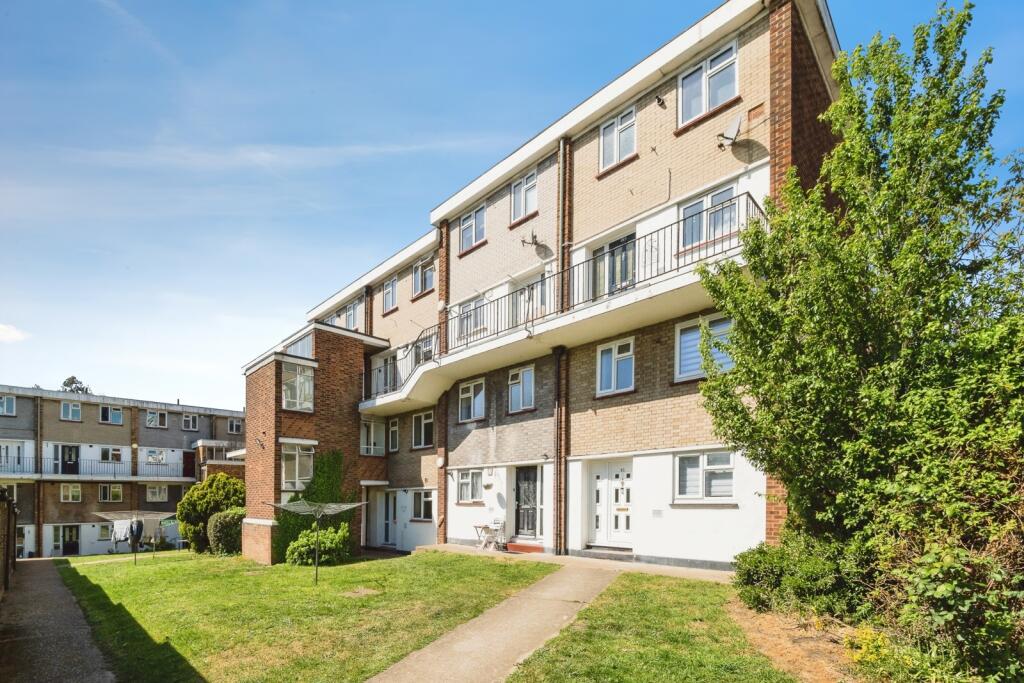 Main image of property: Victor Walk, Hornchurch, RM12