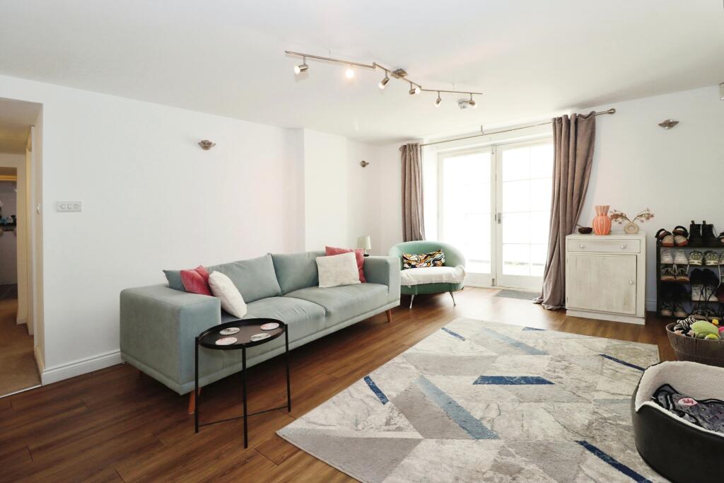 Apartment in Dursley, Woodmancote - View 5