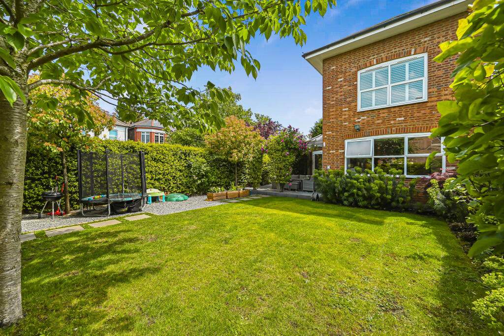 Apartment in London, Kilburn - View 4
