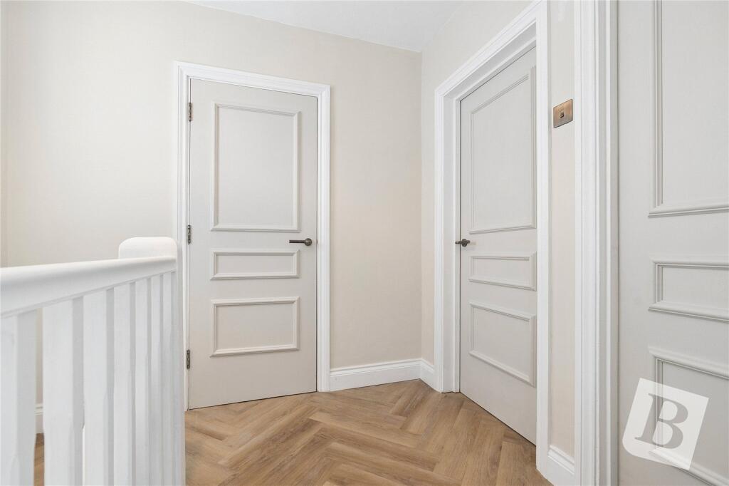 Apartment in Basildon, Essex - More