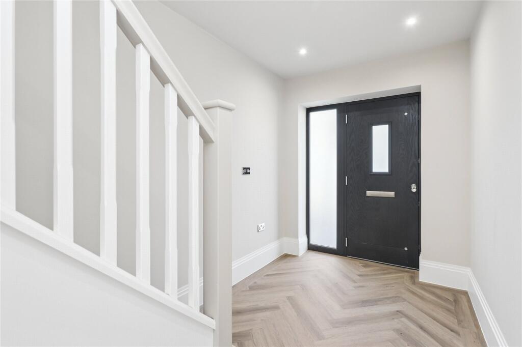 Old Esher Road, Hersham, KT12 – pohled 6