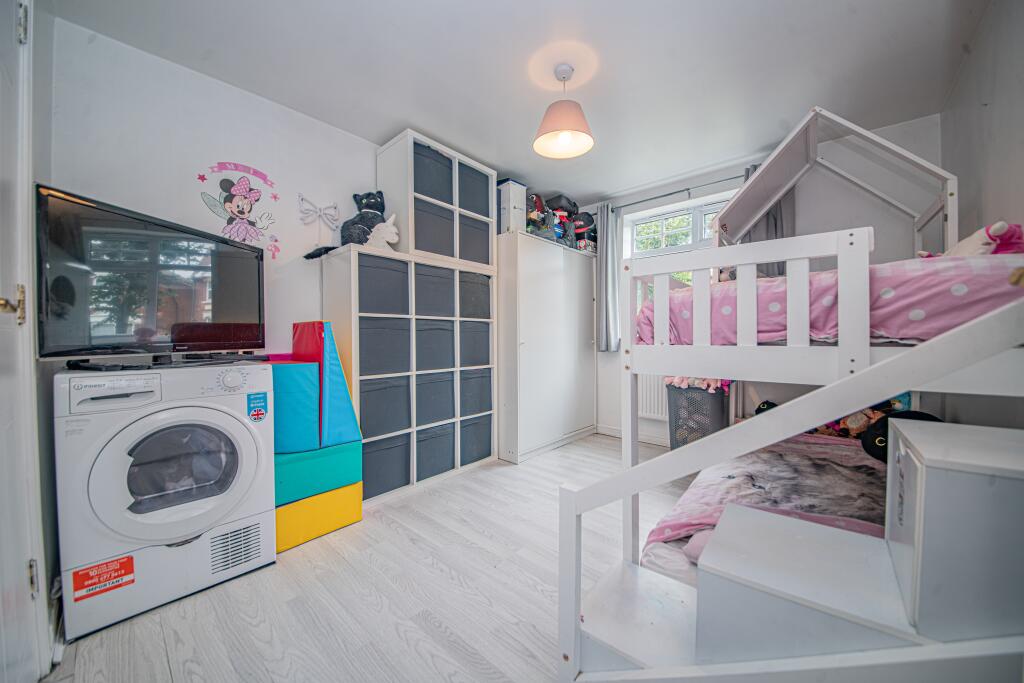Apartment in Southampton - View 5
