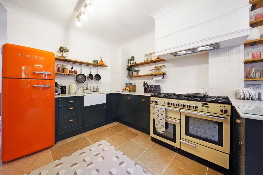 Apartment in London - View 3