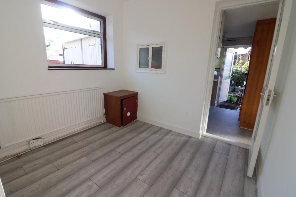 Hathaway Close, Luton, Bedfordshire, LU4 0HU photo 3