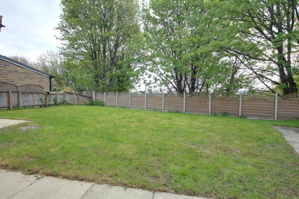 House in Bradford, Fourlands, Idle - View 4