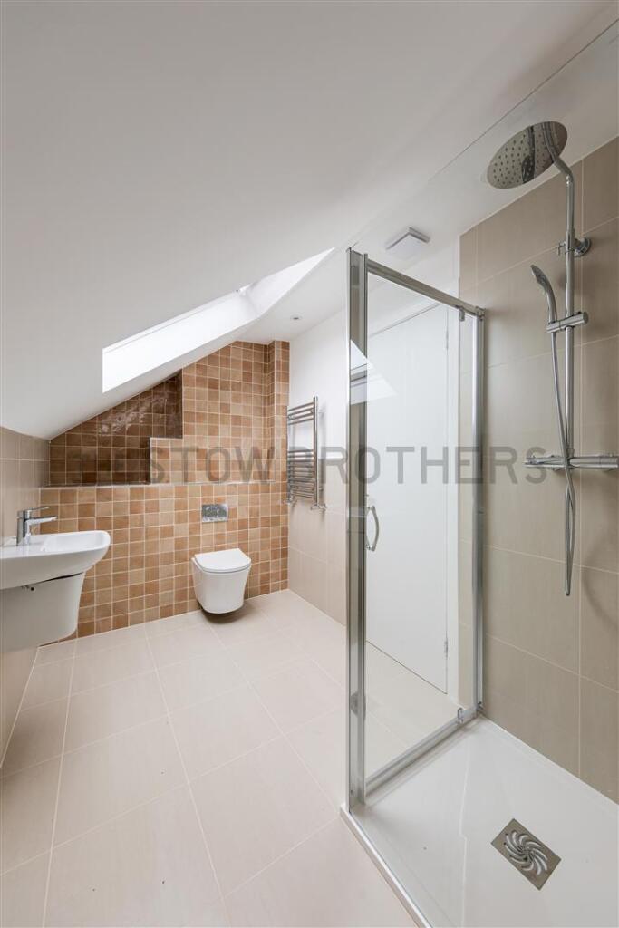 Apartment in Ilford - View 4