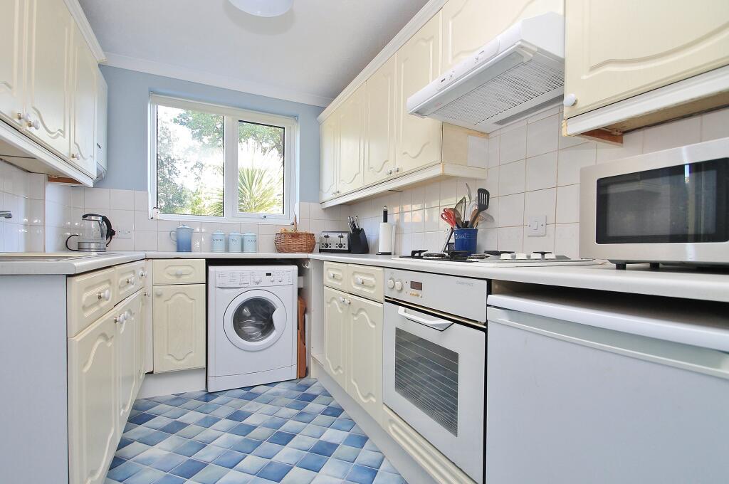 House in Guildford, Send - View 2