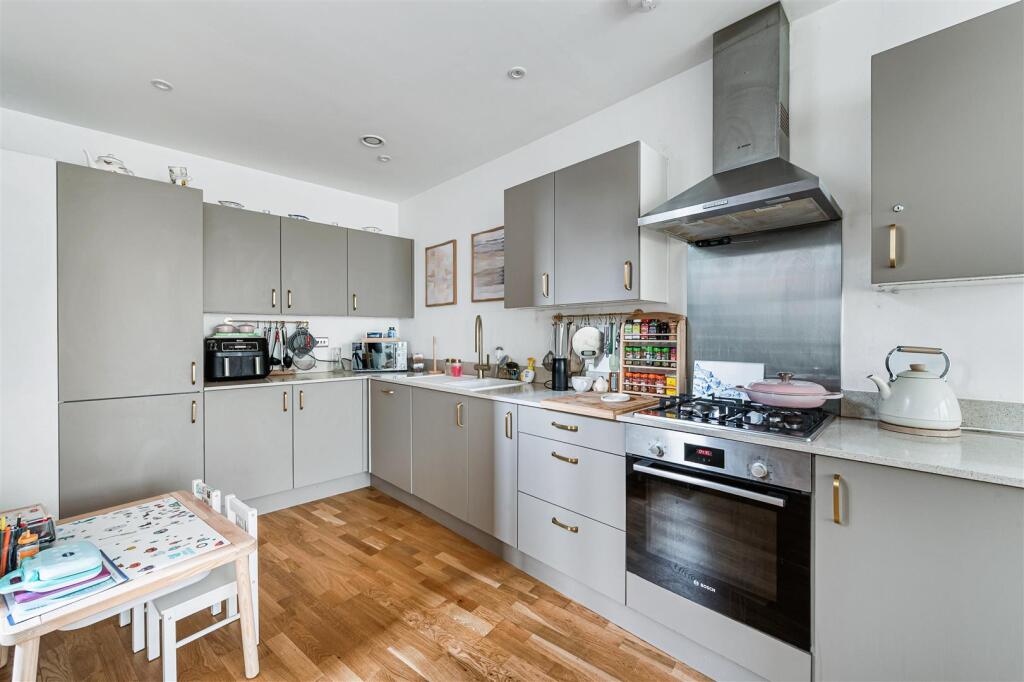 House in London - View 3