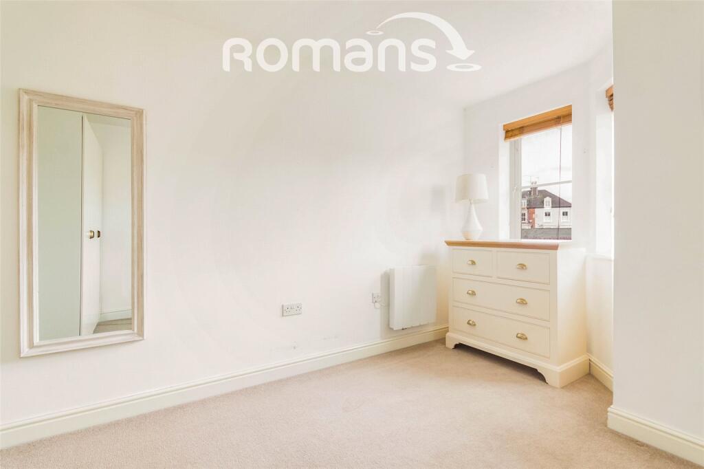 Apartment in Reading - View 6