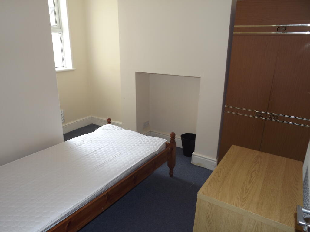 6 bedroom house for rent