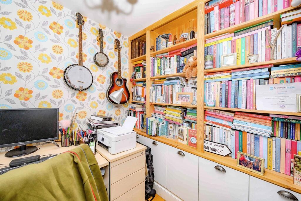 House in Luton - View 4