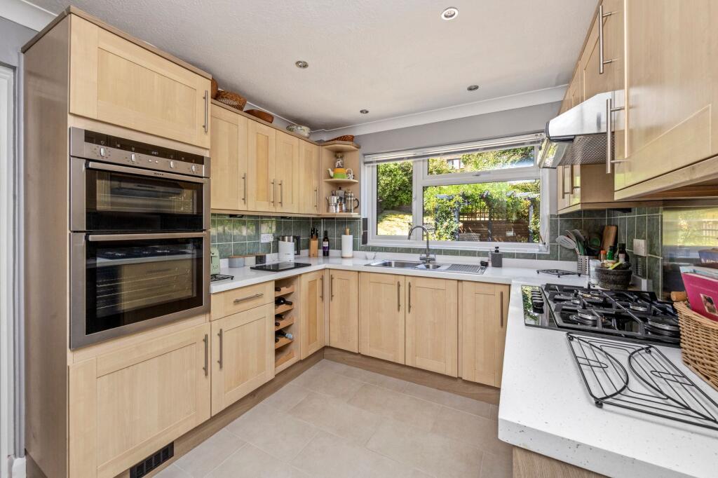 Booker Close, Crowborough, TN6 photo 4