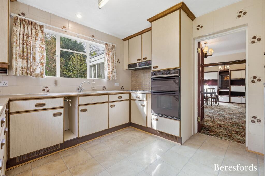 House in Basildon, Billericay - View 6