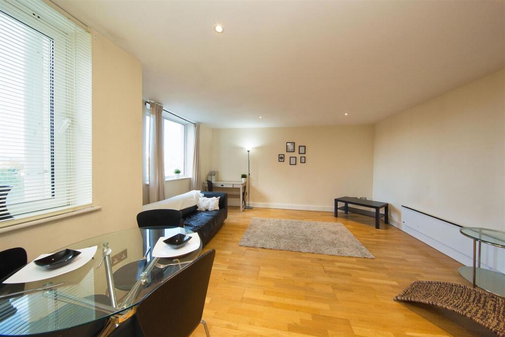 Apartment in Cardiff - More