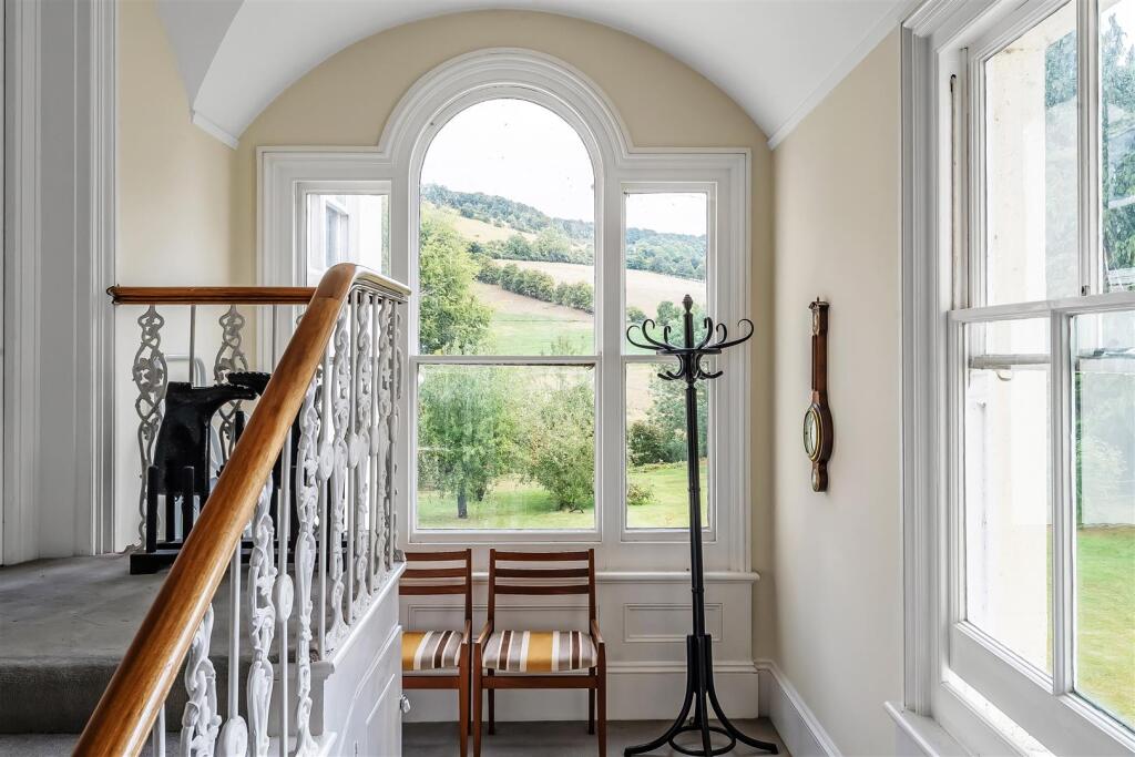 Apartment in Dorking, Pixham - View 5