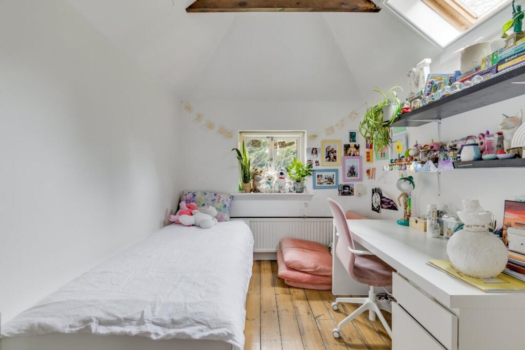 3 bedroom end of terrace house for rent
