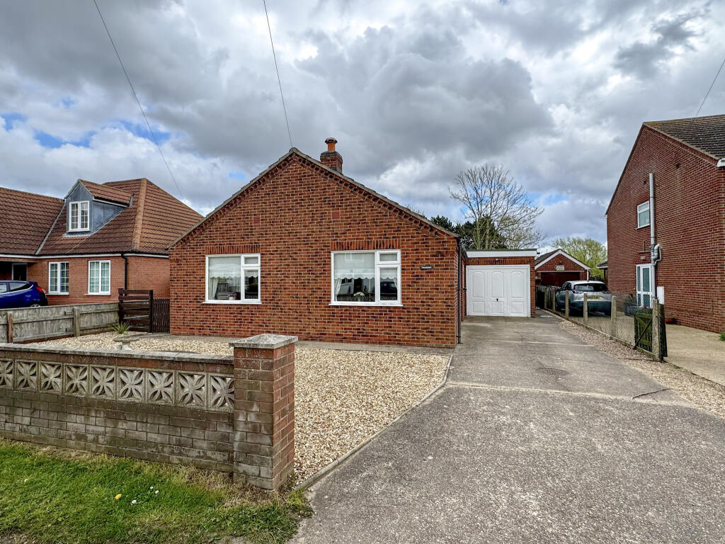 House in East Lindsey, North Somercotes - More
